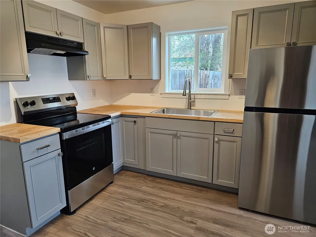 108 W 3rd Street Lind WA 99341