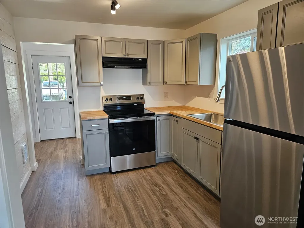 108 W 3rd Street Lind WA 99341