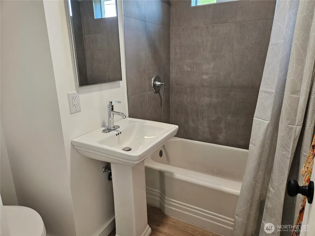 108 W 3rd Street Lind WA 99341