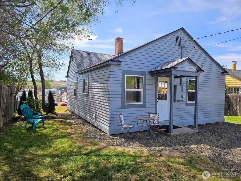 108 W 3rd Street Lind WA 99341