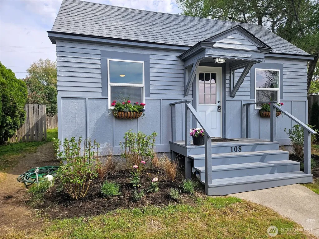 108 W 3rd Street Lind WA 99341