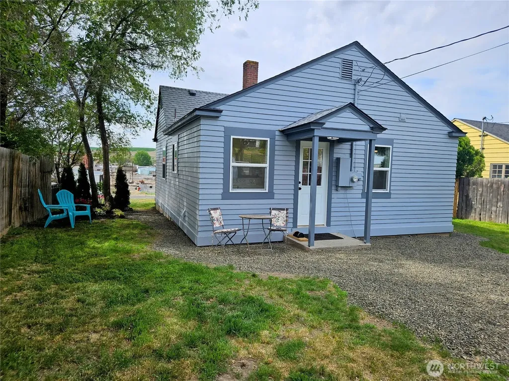 108 W 3rd Street Lind WA 99341