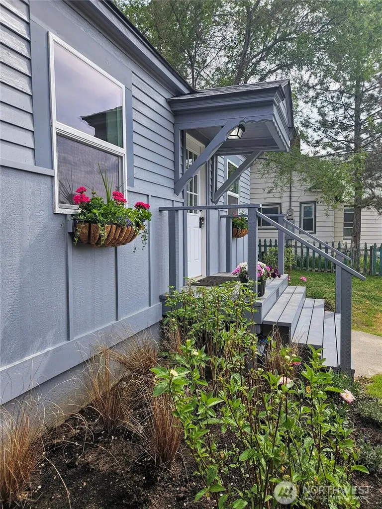108 W 3rd Street Lind WA 99341