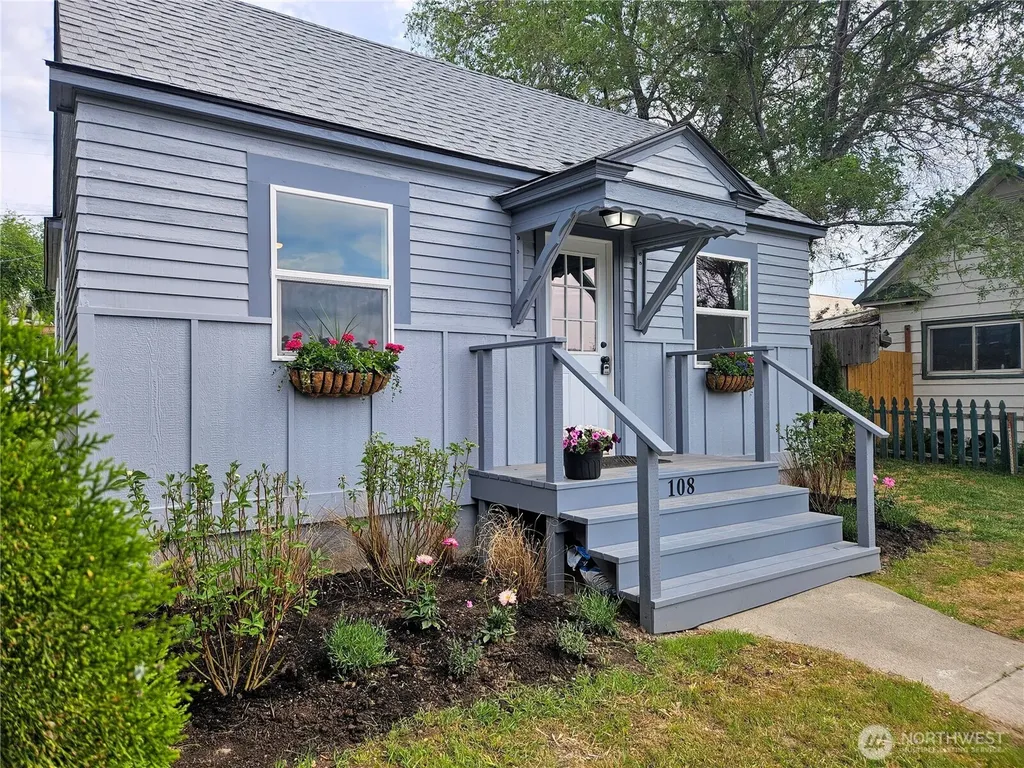 108 W 3rd Street Lind WA 99341