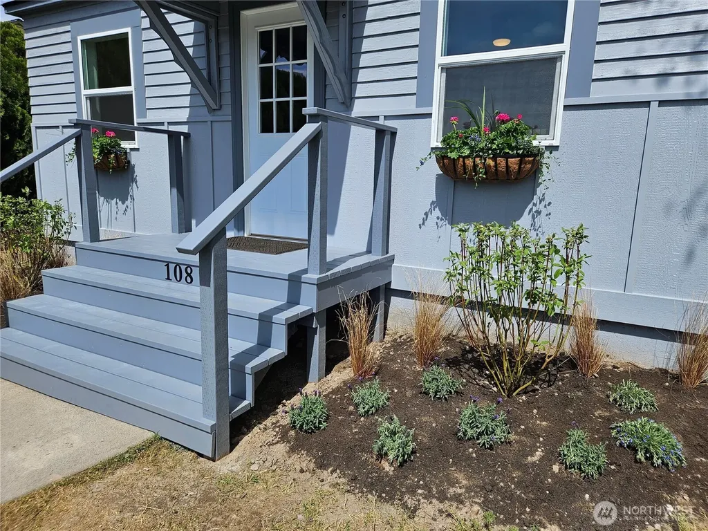 108 W 3rd Street Lind WA 99341