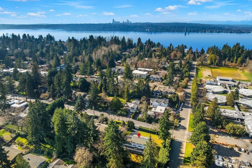 2650 79th Avenue NE Medina WA 98039