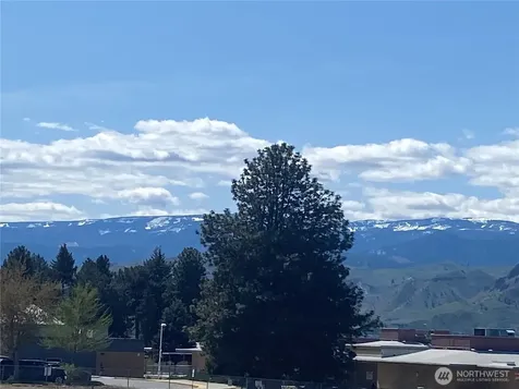 129 Harold Street NE East Wenatchee WA 98802