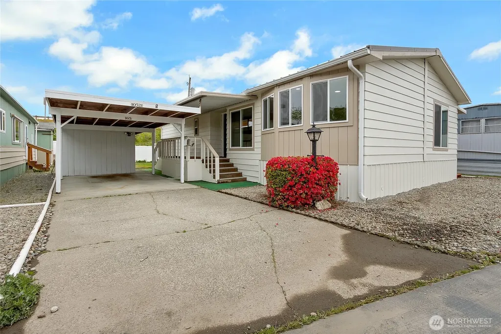 10521 60th Street Ct E Puyallup WA 98372