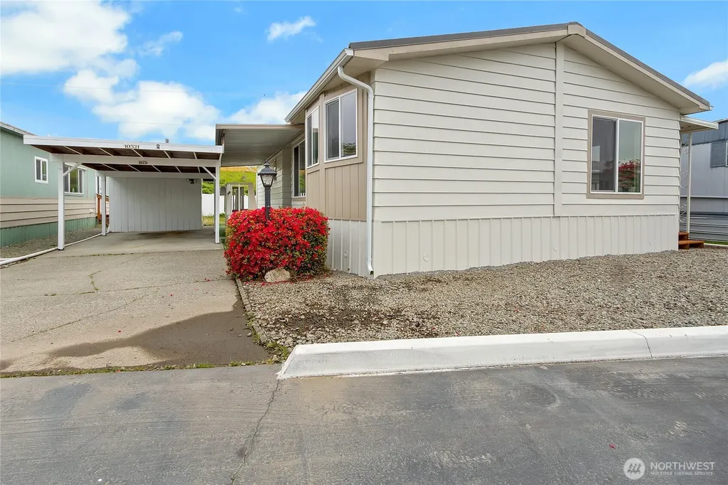 10521 60th Street Ct E Puyallup WA 98372