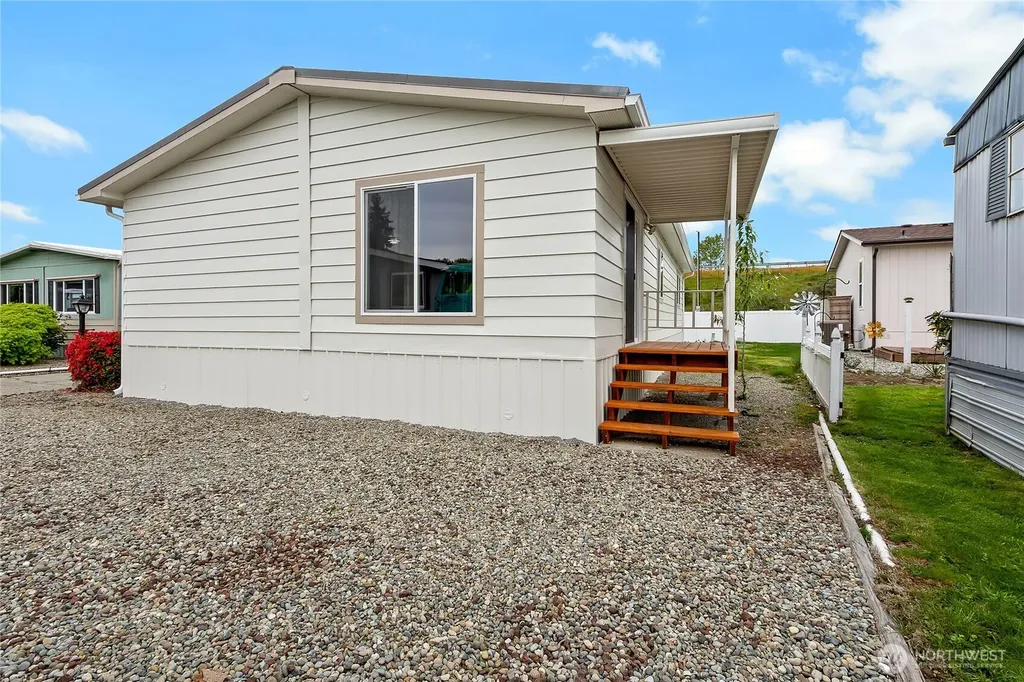 10521 60th Street Ct E Puyallup WA 98372