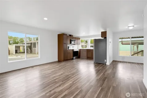10521 60th Street Ct E Puyallup WA 98372