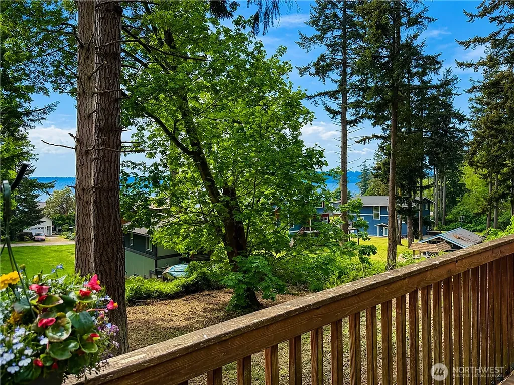 97 B Port Gardner Drive Hat Island WA 98206