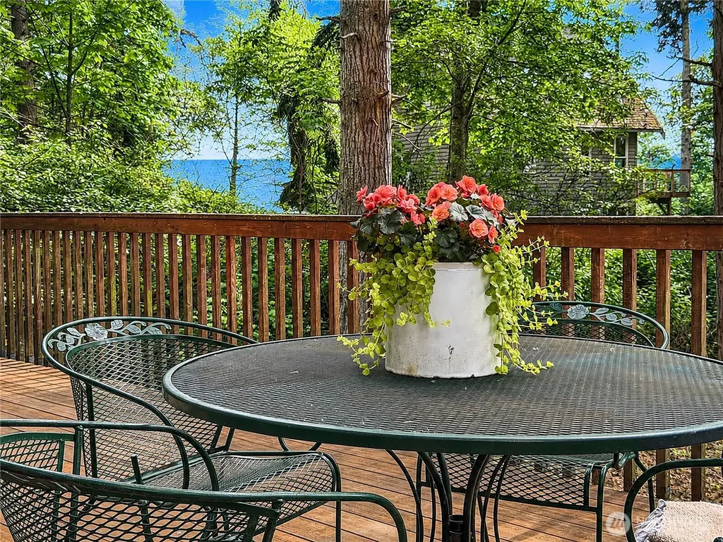 97 B Port Gardner Drive Hat Island WA 98206