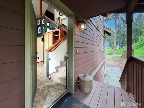 97 B Port Gardner Drive Hat Island WA 98206