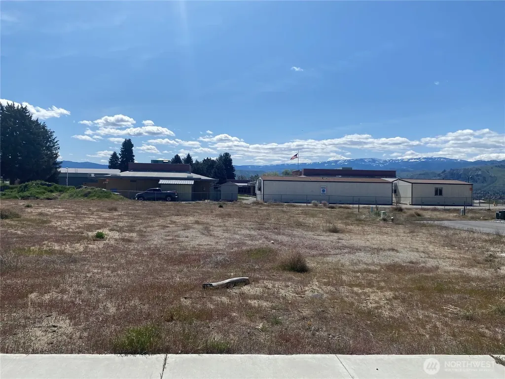 182 Harold Street NE East Wenatchee WA 98802