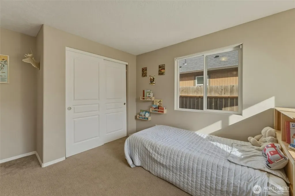 1203 Carver Street College Place WA 99324