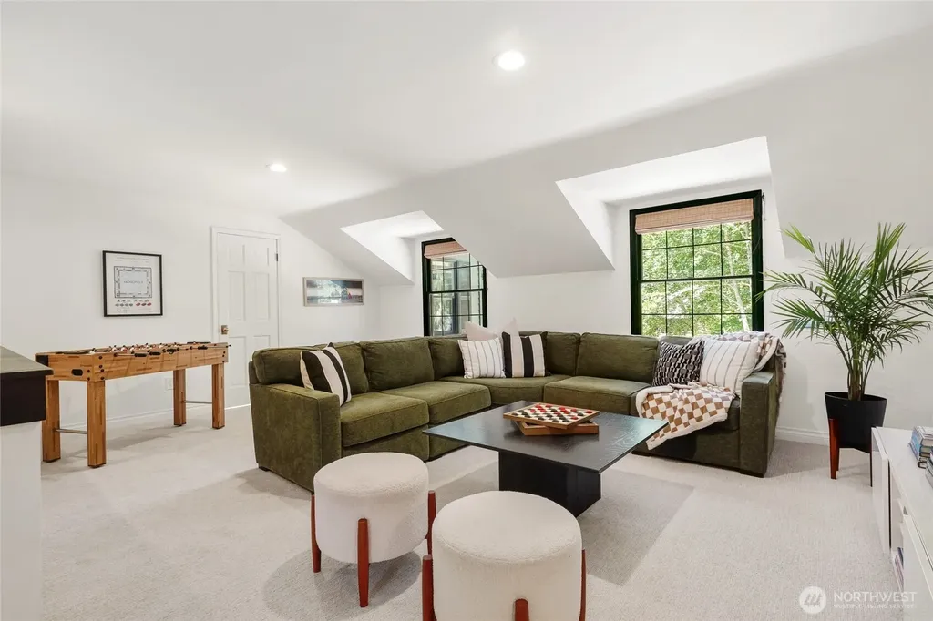 2726 209th Avenue NE Sammamish WA 98074