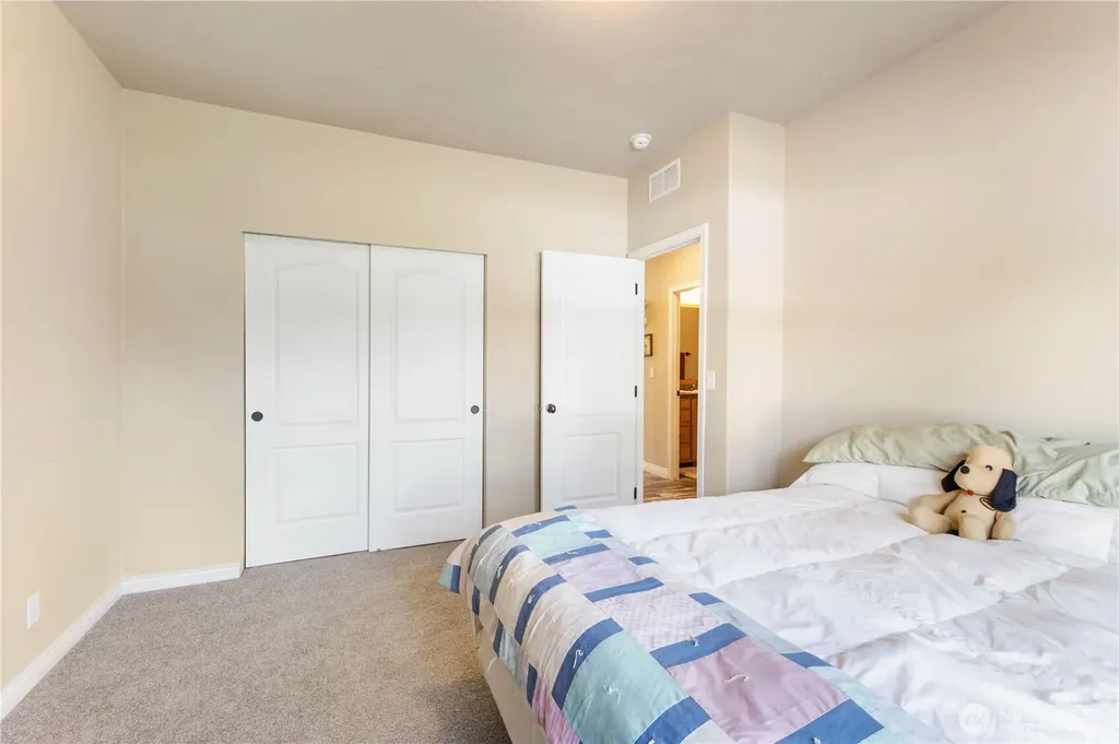 13113 Algyer Road SE Rainier WA 98576