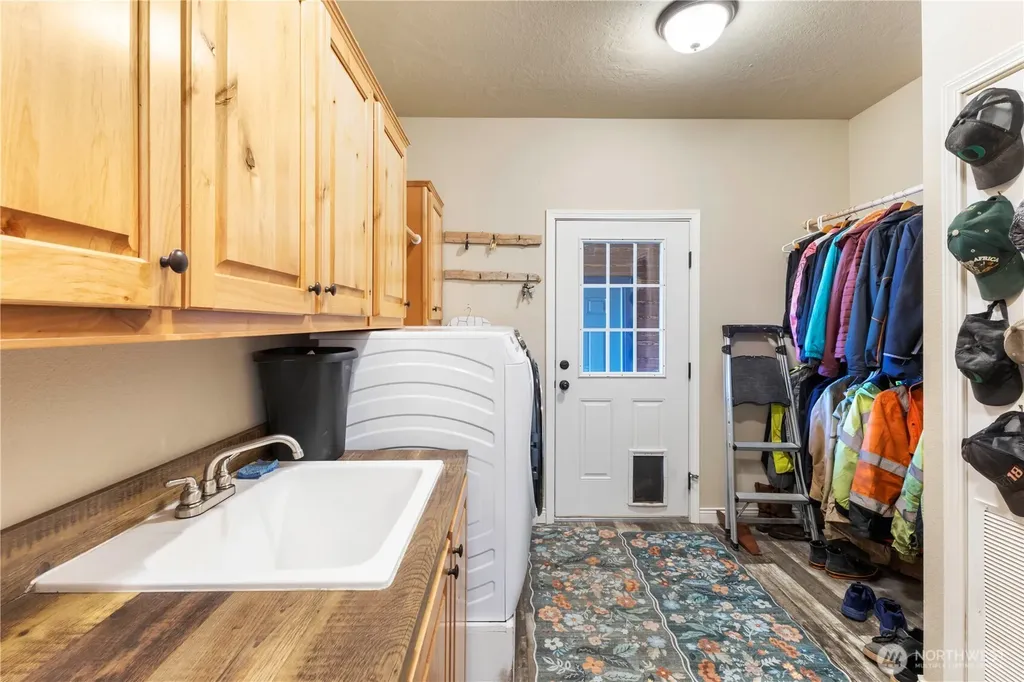 13113 Algyer Road SE Rainier WA 98576