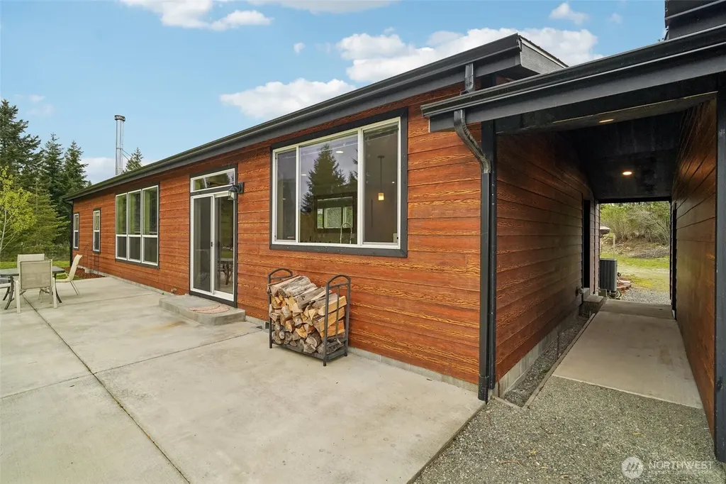 13113 Algyer Road SE Rainier WA 98576