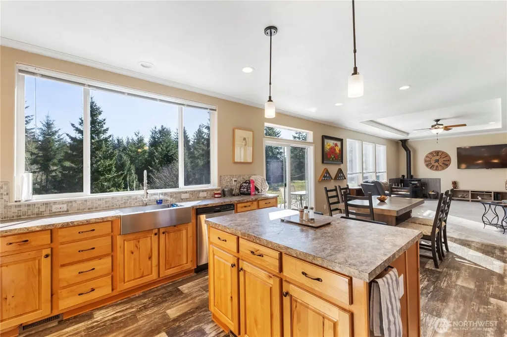 13113 Algyer Road SE Rainier WA 98576