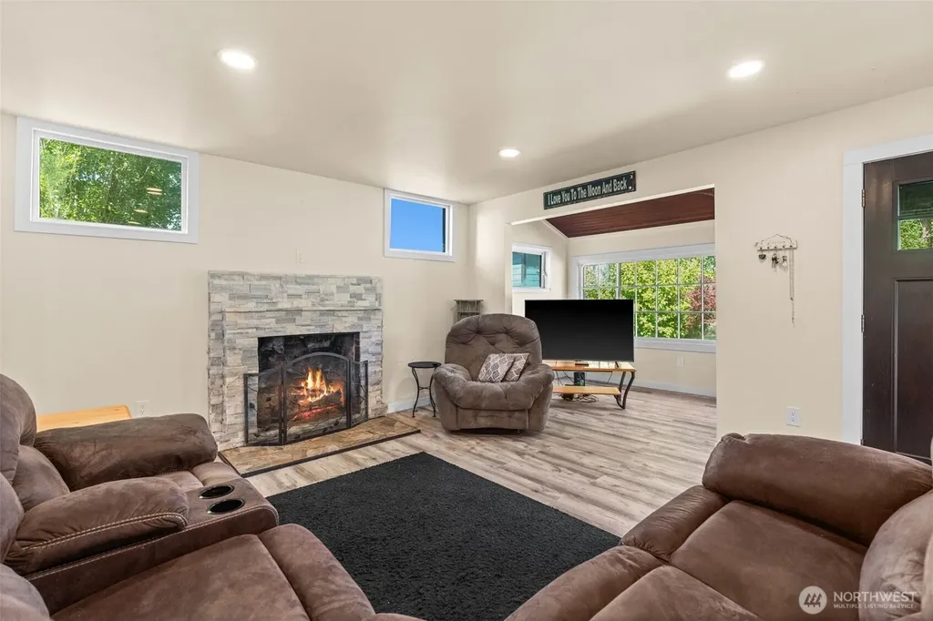 241 W Deyette Road Shelton WA 98584