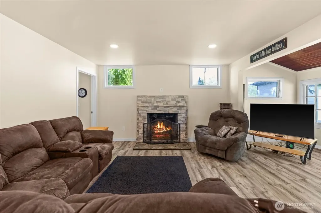241 W Deyette Road Shelton WA 98584