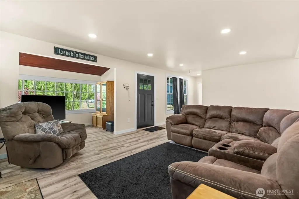 241 W Deyette Road Shelton WA 98584