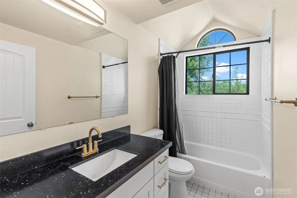 241 W Deyette Road Shelton WA 98584