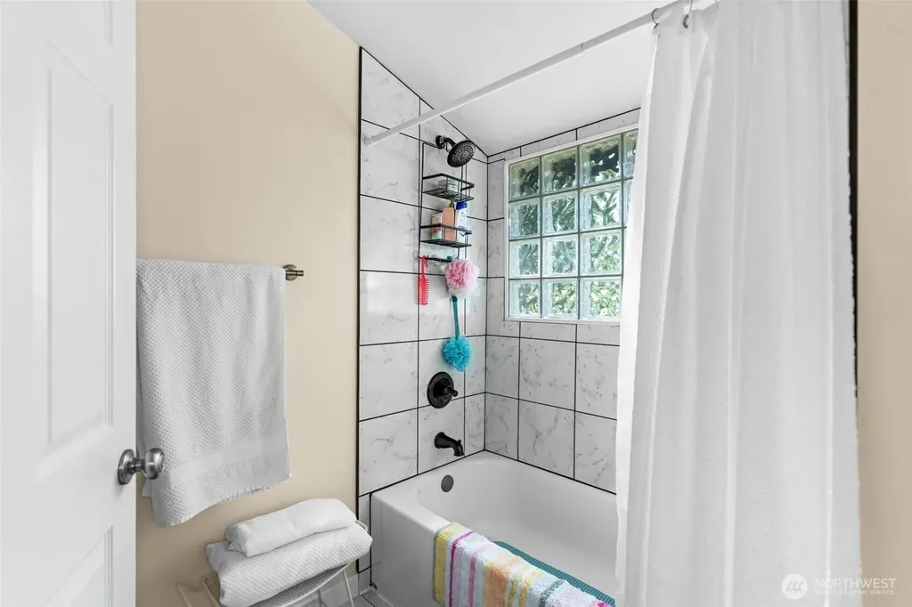 241 W Deyette Road Shelton WA 98584