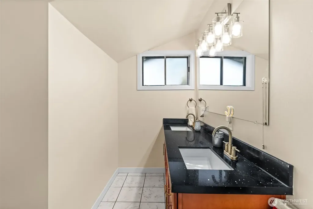 241 W Deyette Road Shelton WA 98584