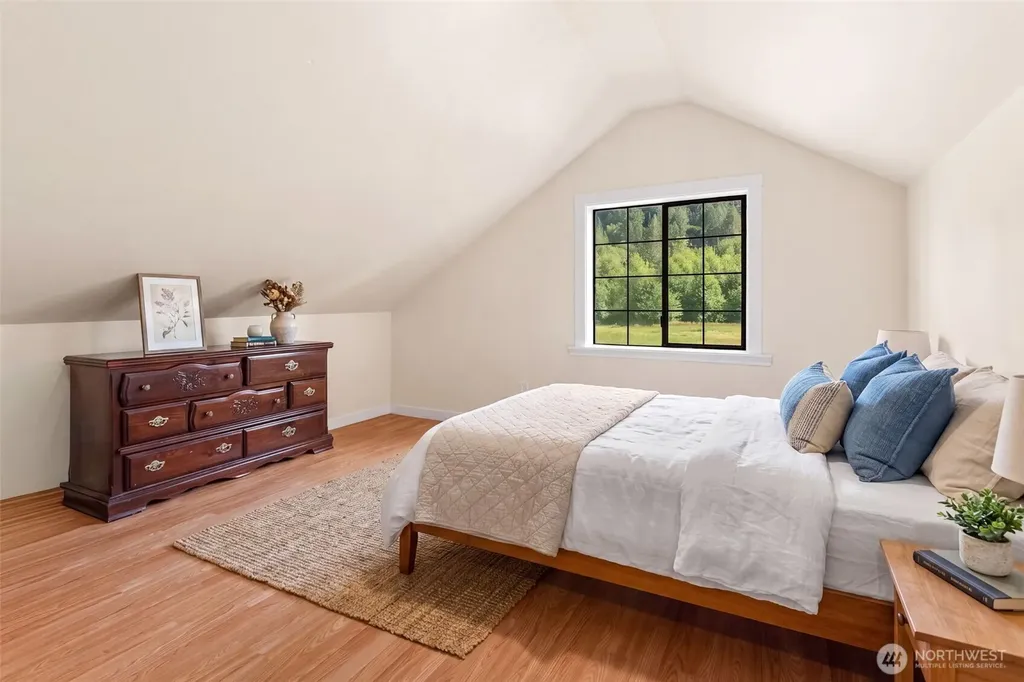 241 W Deyette Road Shelton WA 98584