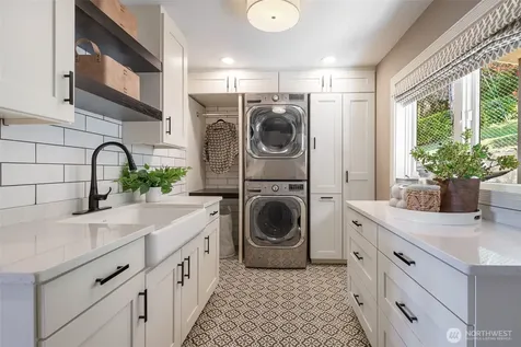 4550 49th Avenue NE Seattle WA 98105