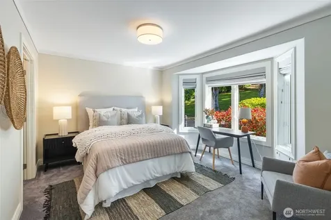4550 49th Avenue NE Seattle WA 98105