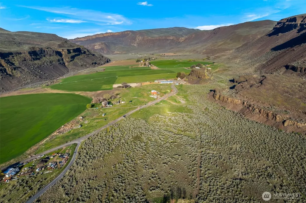 131 Wagon Road Palisades WA 98845