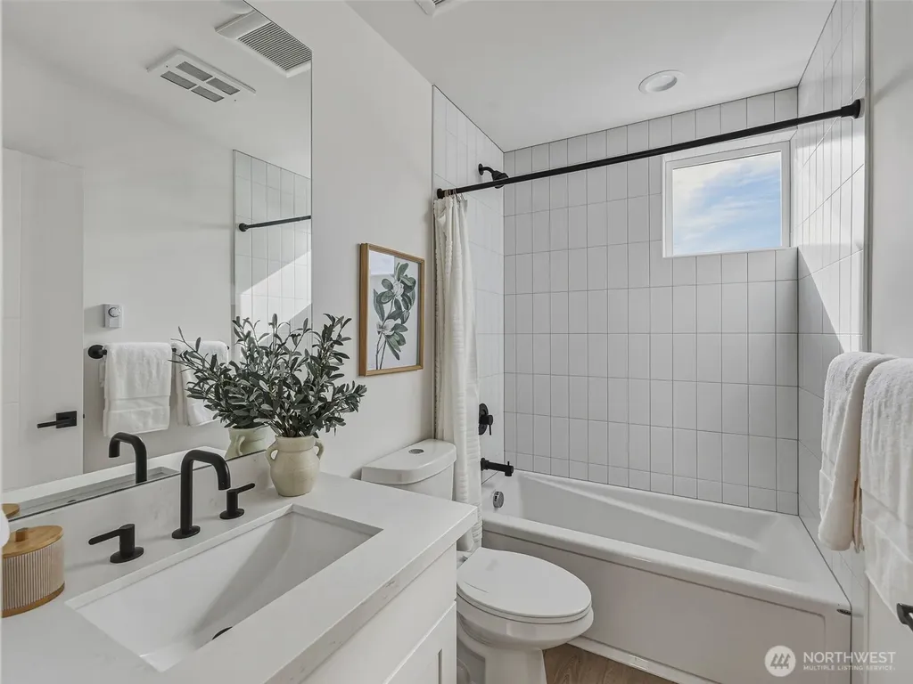 6320 41st Avenue SW Seattle WA 98136