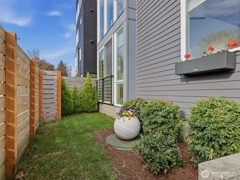 6320 41st Avenue SW Seattle WA 98136