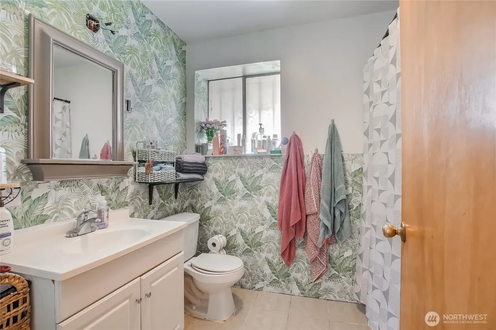 4560 34th Avenue S Seattle WA 98118