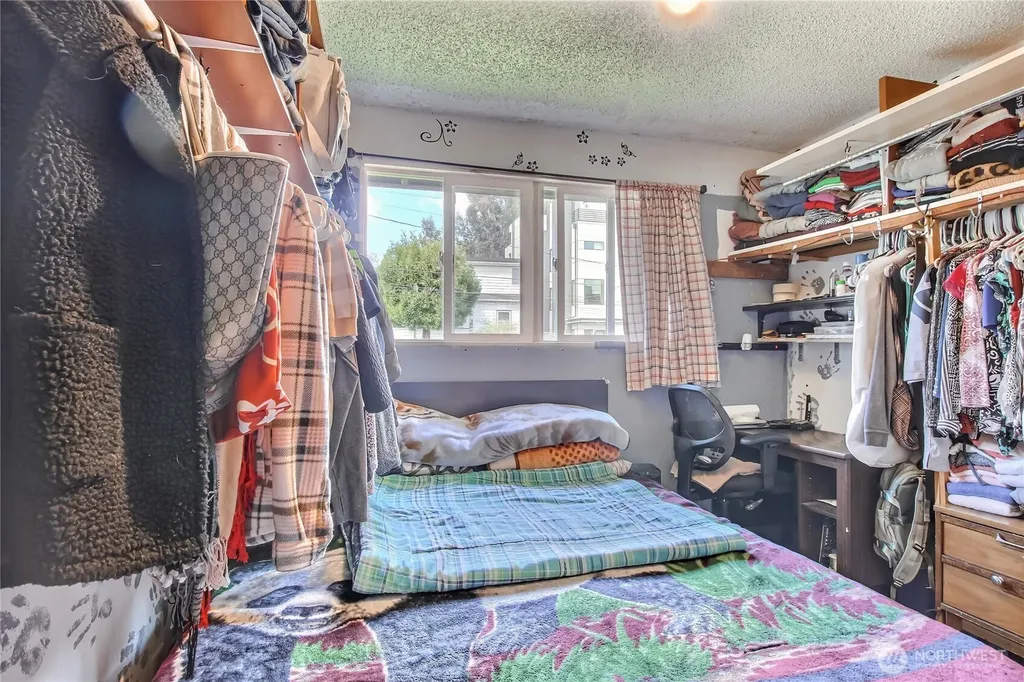 4560 34th Avenue S Seattle WA 98118