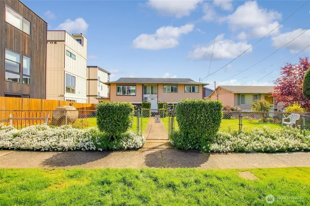 4560 34th Avenue S Seattle WA 98118
