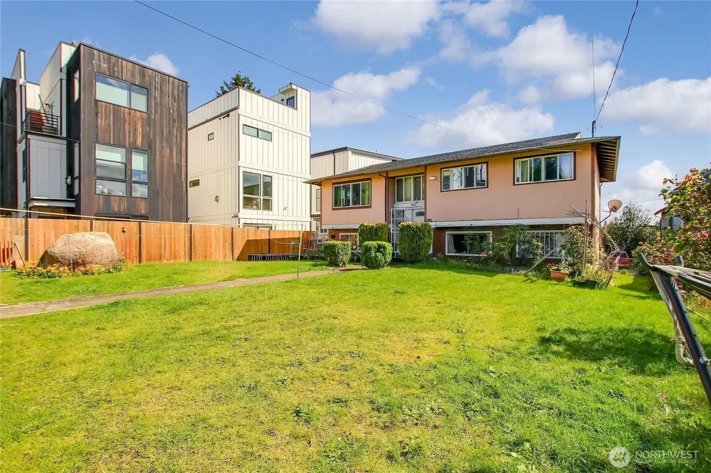 4560 34th Avenue S Seattle WA 98118