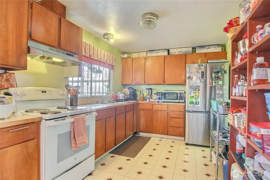 4560 34th Avenue S Seattle WA 98118