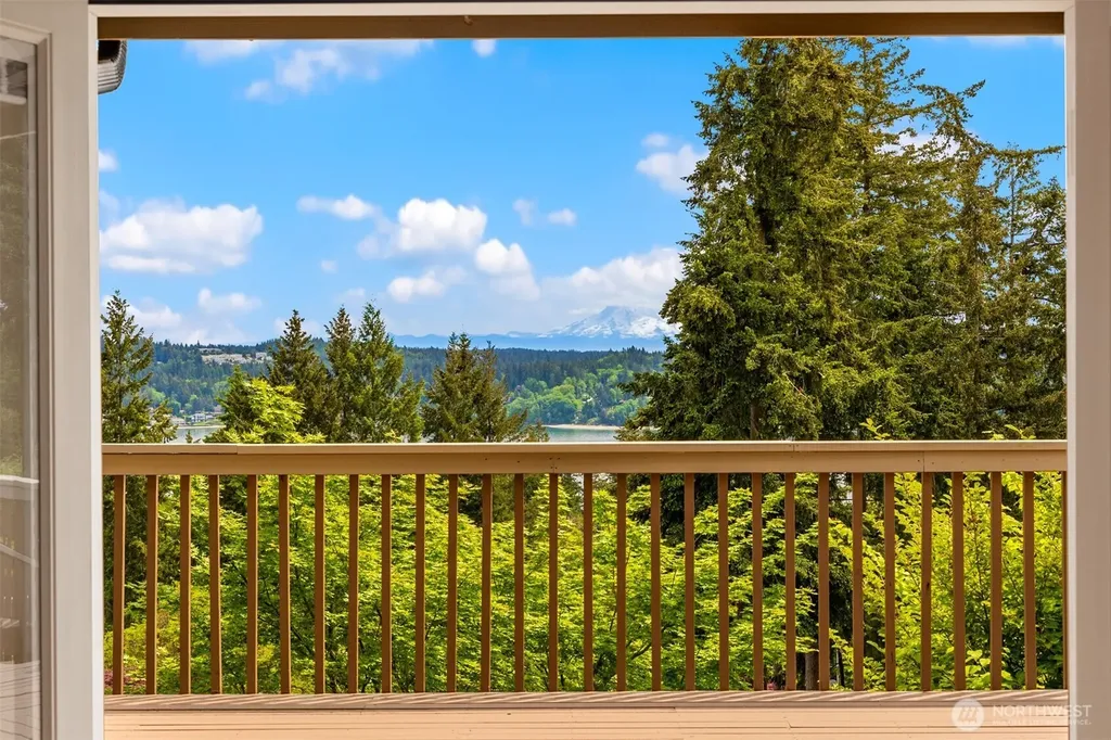 8226 Granite Drive NW Gig Harbor WA 98329