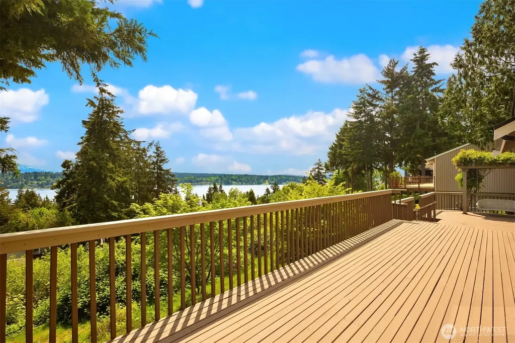 8226 Granite Drive NW Gig Harbor WA 98329