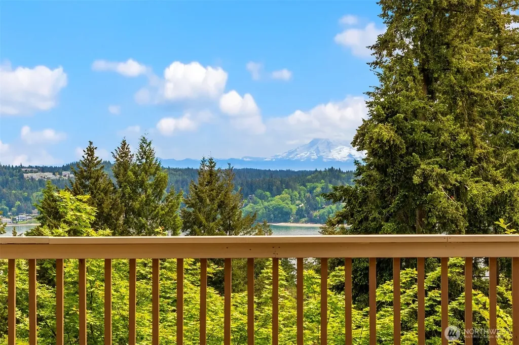 8226 Granite Drive NW Gig Harbor WA 98329