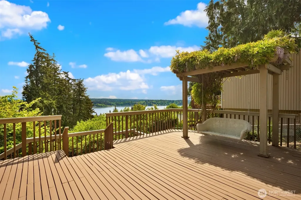 8226 Granite Drive NW Gig Harbor WA 98329