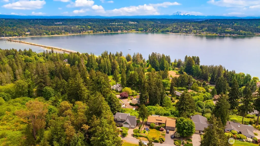 8226 Granite Drive NW Gig Harbor WA 98329