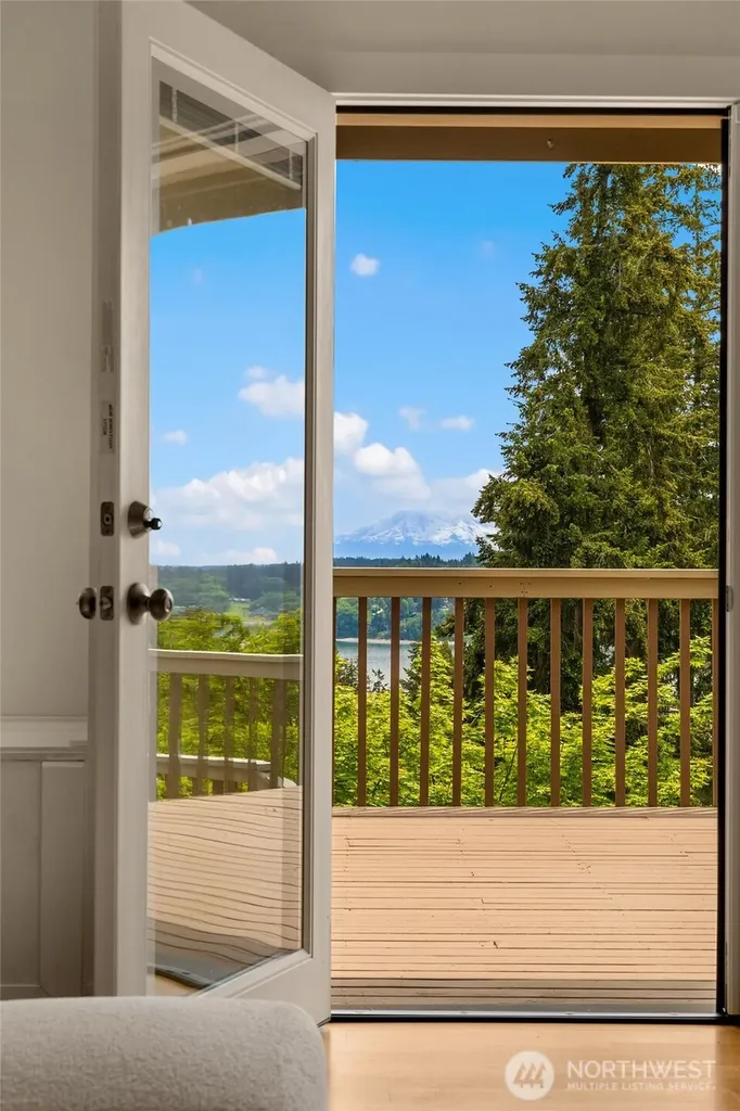 8226 Granite Drive NW Gig Harbor WA 98329