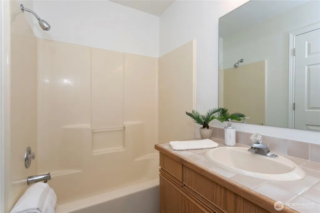 1712 SE Solomon Loop Vancouver WA 98683