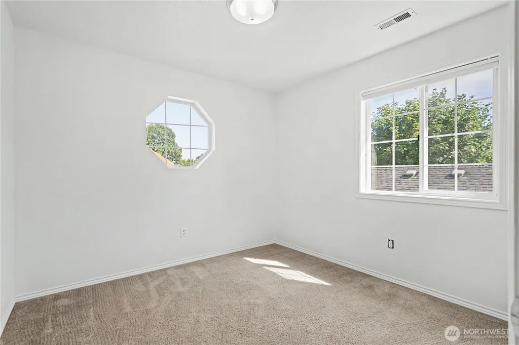 1712 SE Solomon Loop Vancouver WA 98683